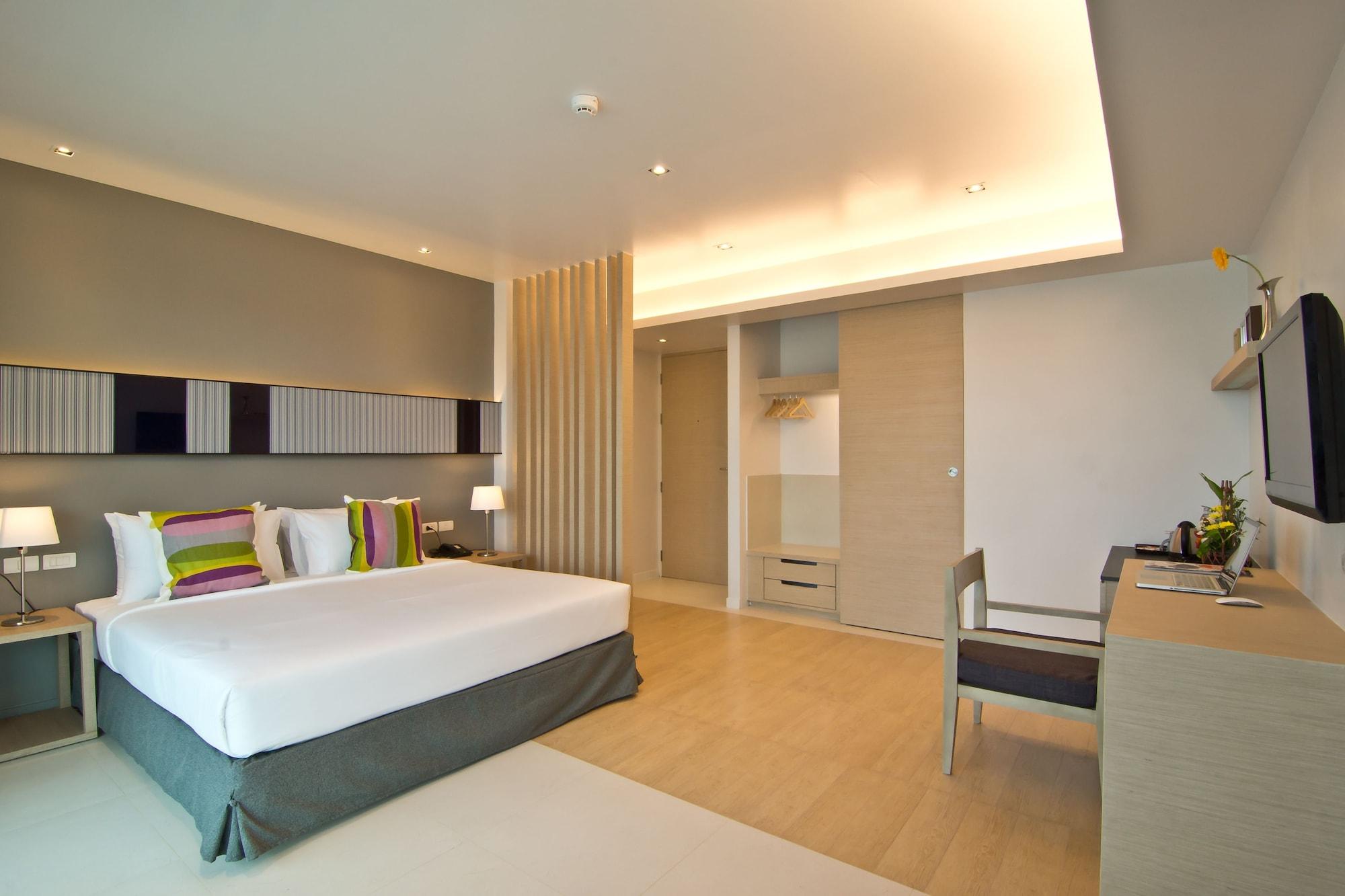 The Sun Xclusive Hotel Pattaya Exterior photo
