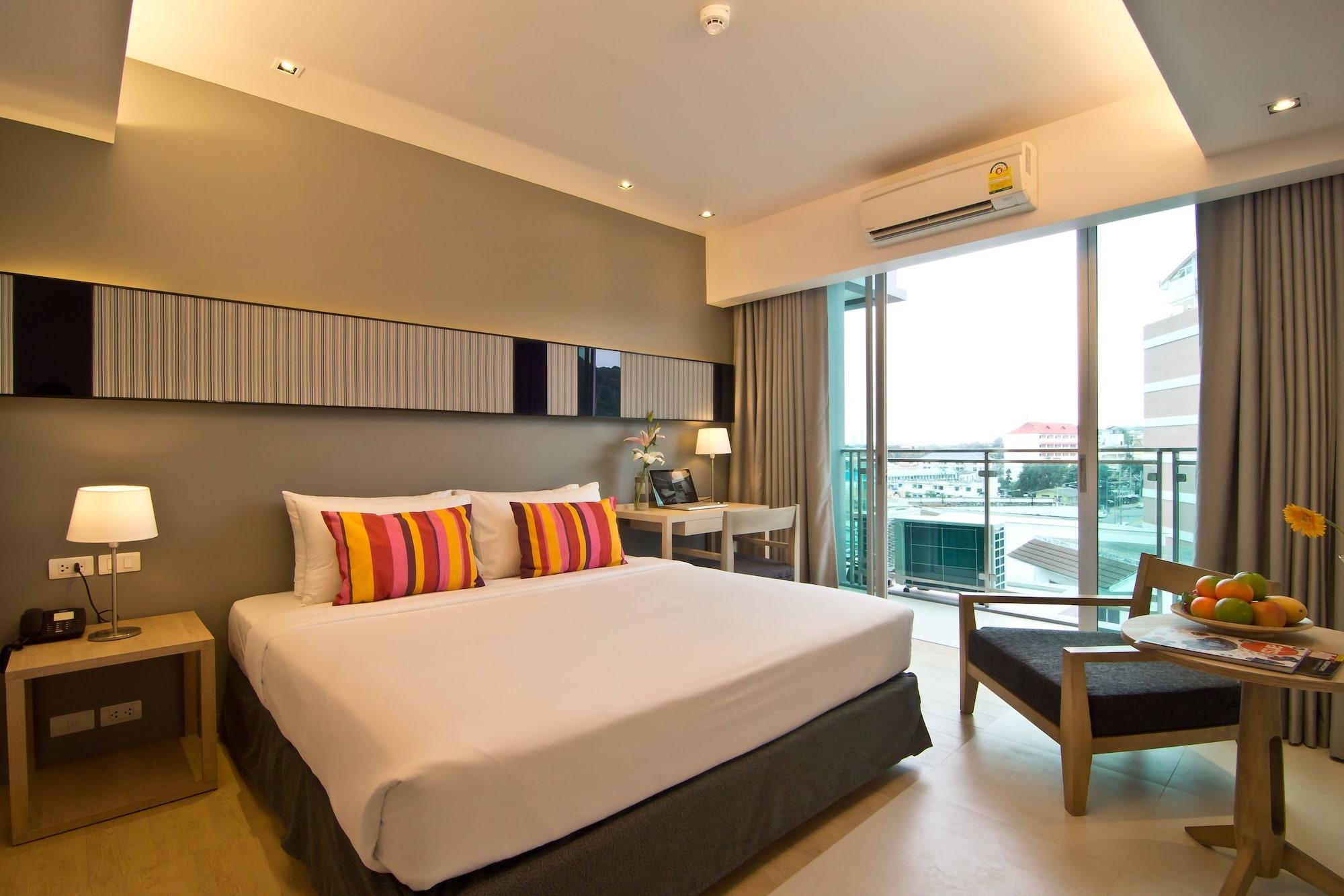 The Sun Xclusive Hotel Pattaya Exterior photo