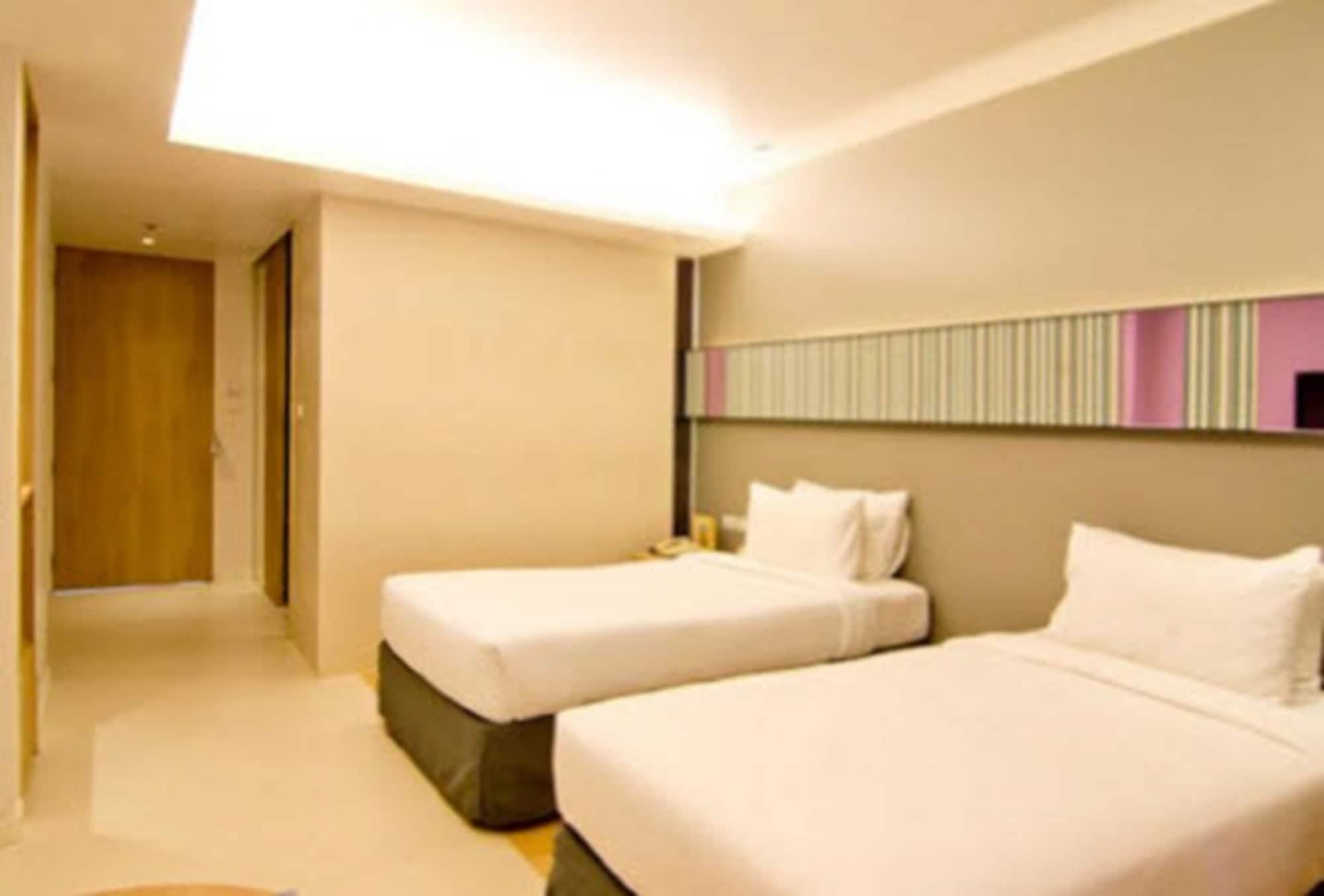 The Sun Xclusive Hotel Pattaya Exterior photo
