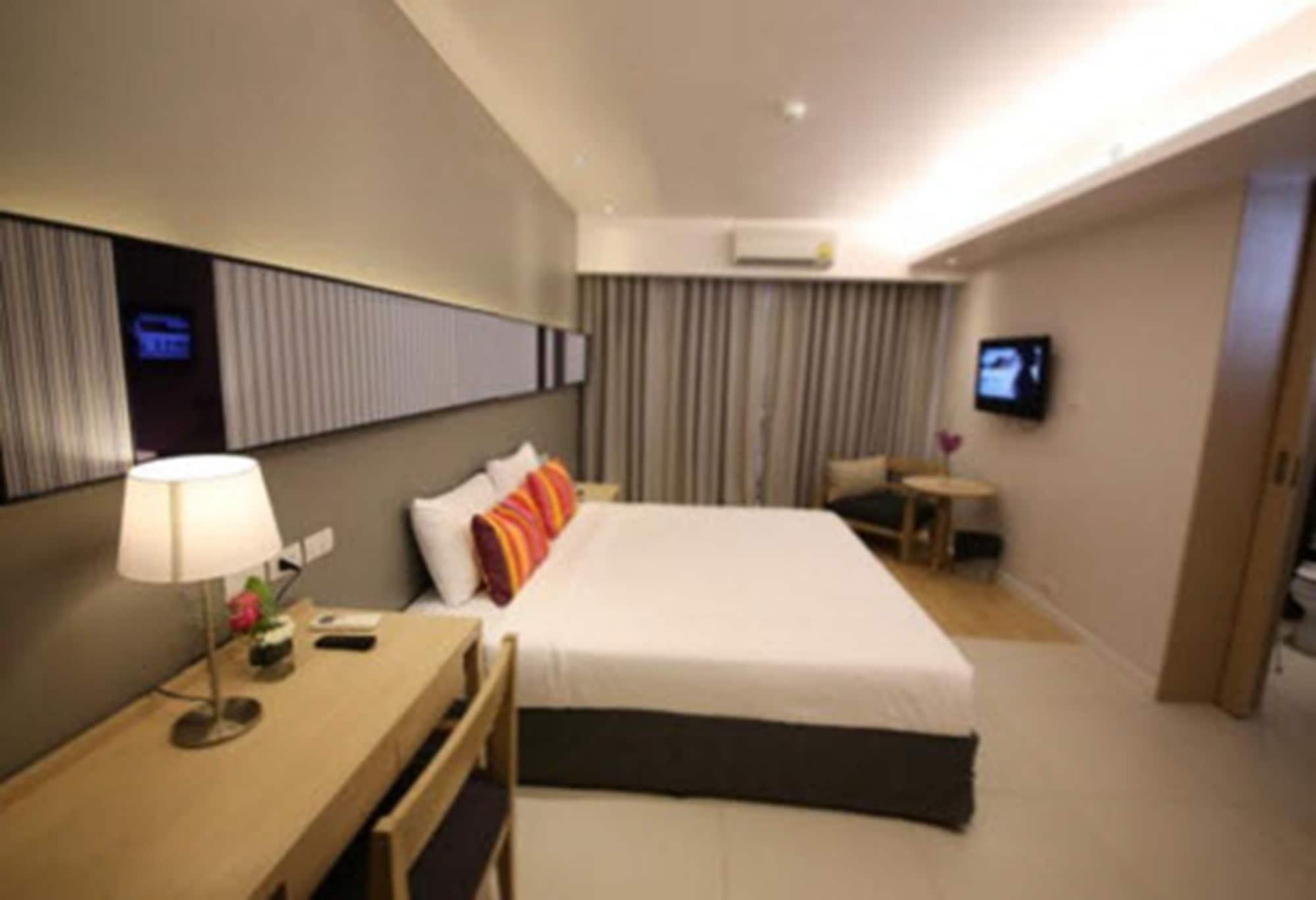 The Sun Xclusive Hotel Pattaya Exterior photo