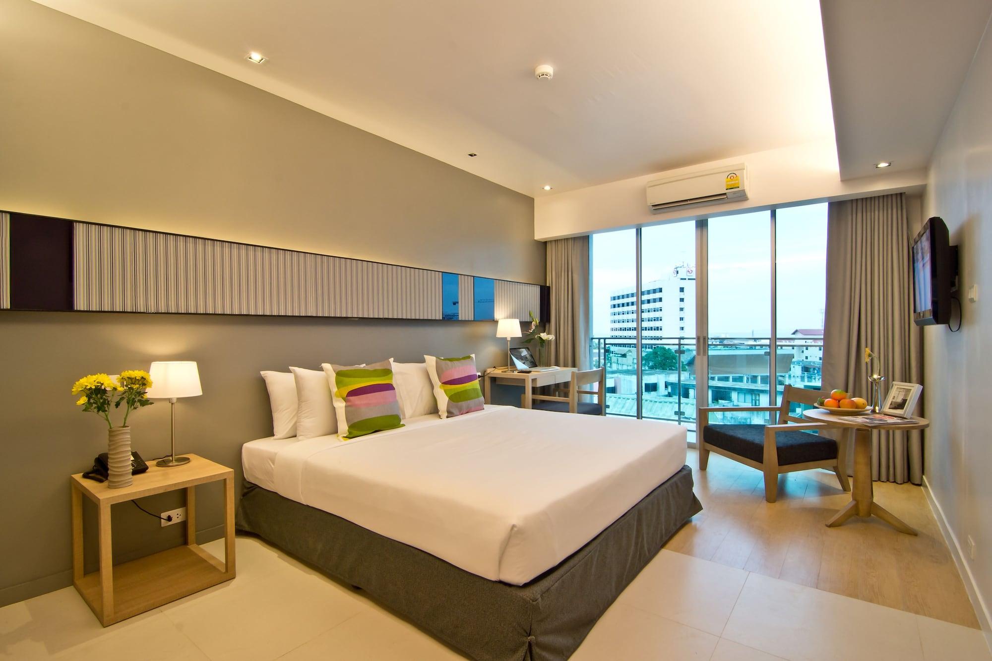The Sun Xclusive Hotel Pattaya Exterior photo