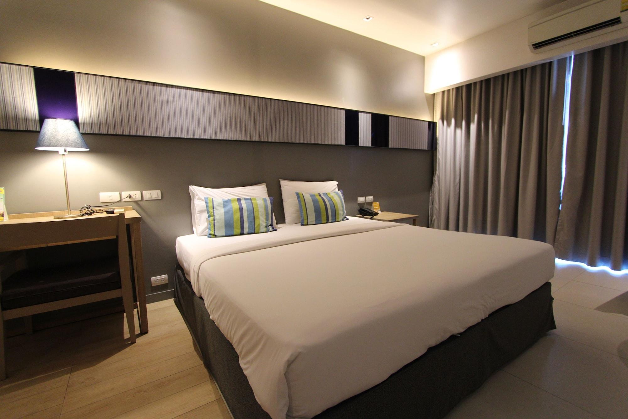 The Sun Xclusive Hotel Pattaya Exterior photo