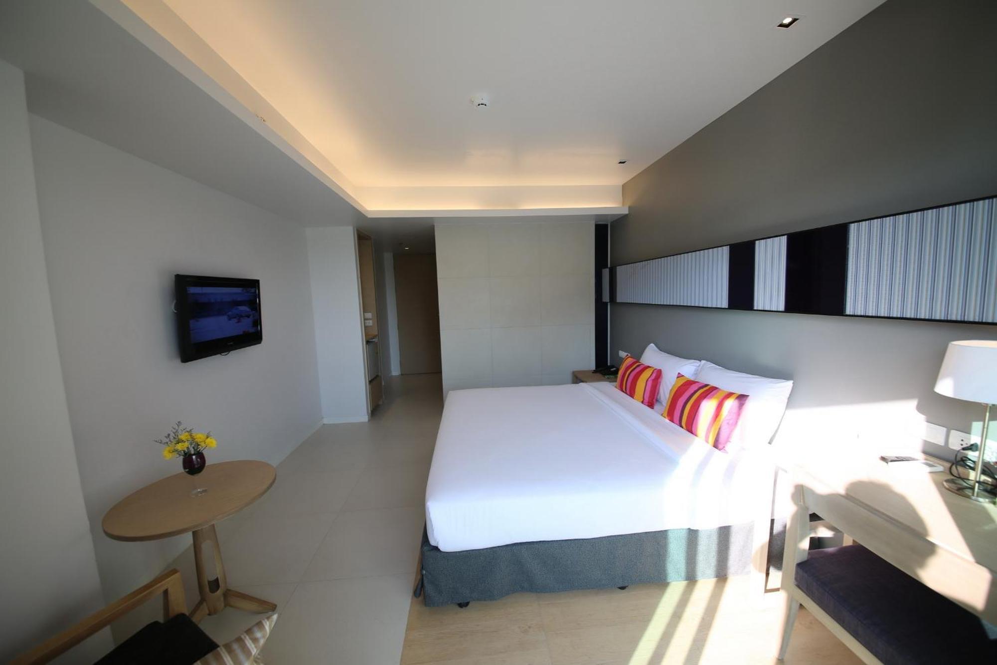 The Sun Xclusive Hotel Pattaya Exterior photo