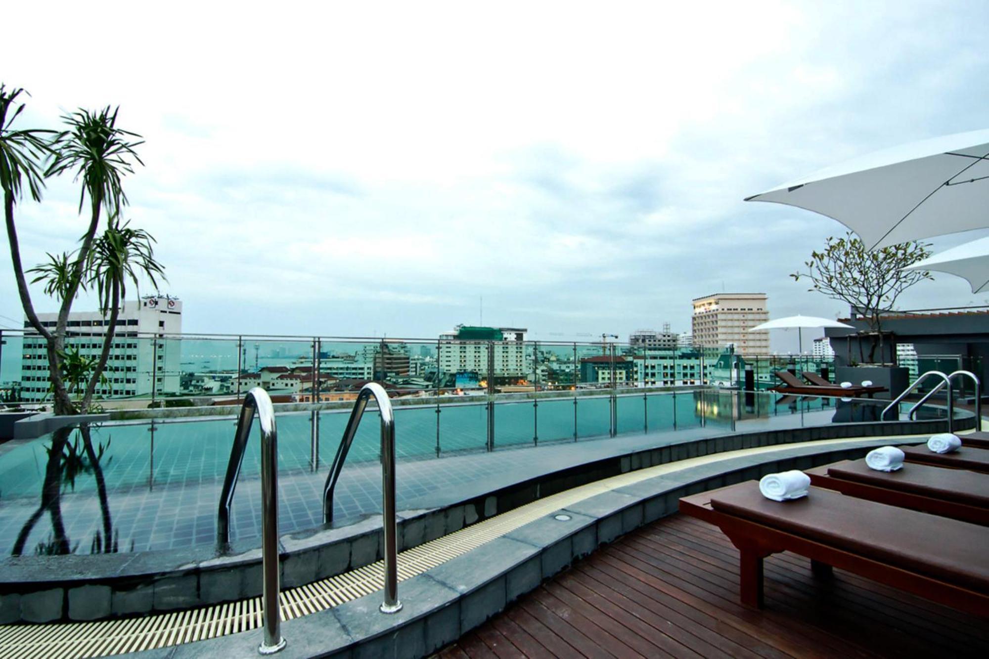 The Sun Xclusive Hotel Pattaya Exterior photo