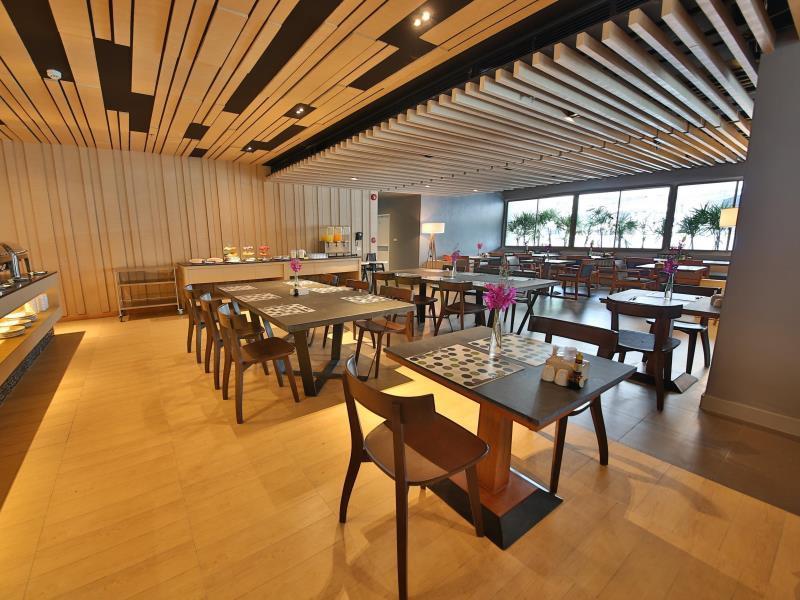 The Sun Xclusive Hotel Pattaya Exterior photo